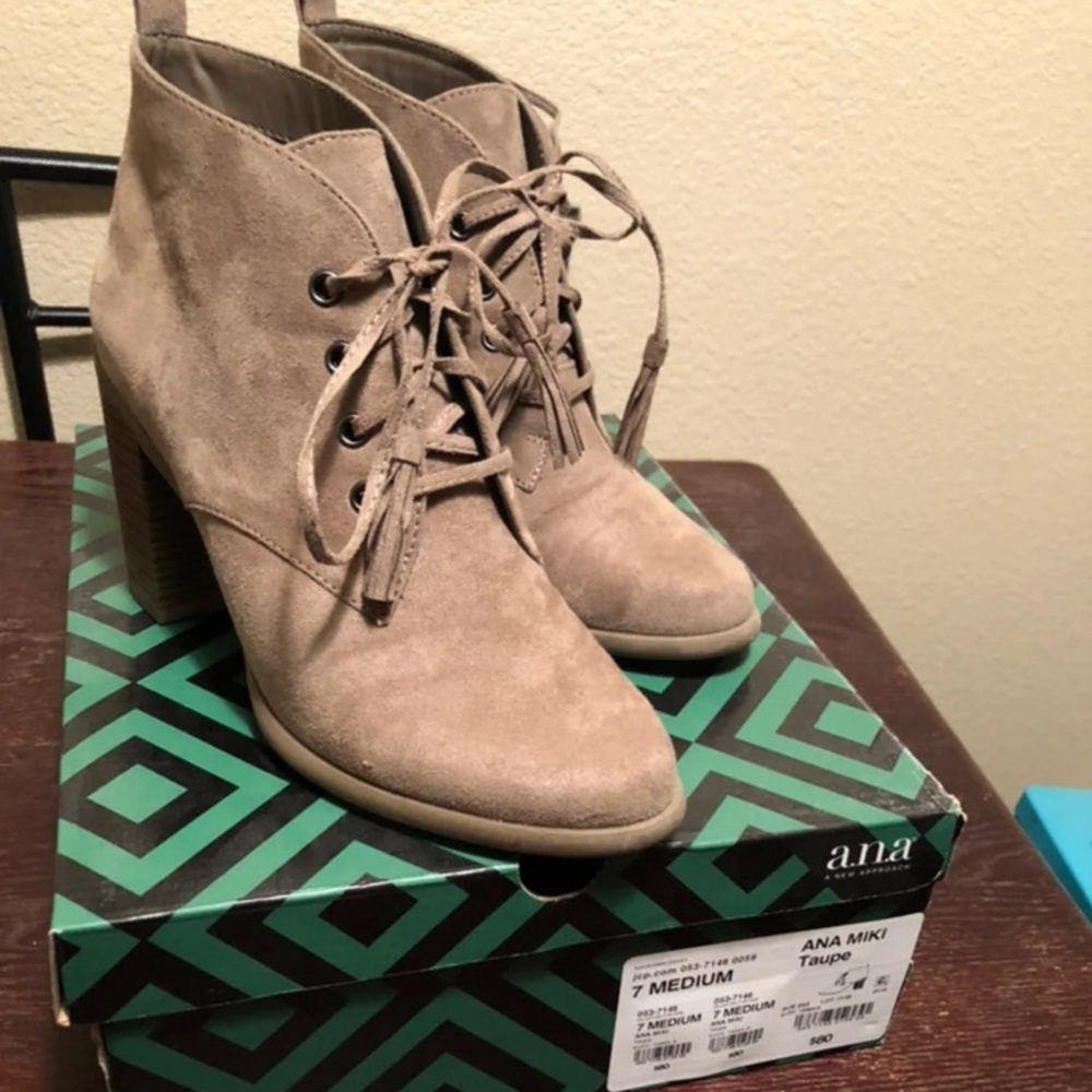 Boots - Picture 2 of 3